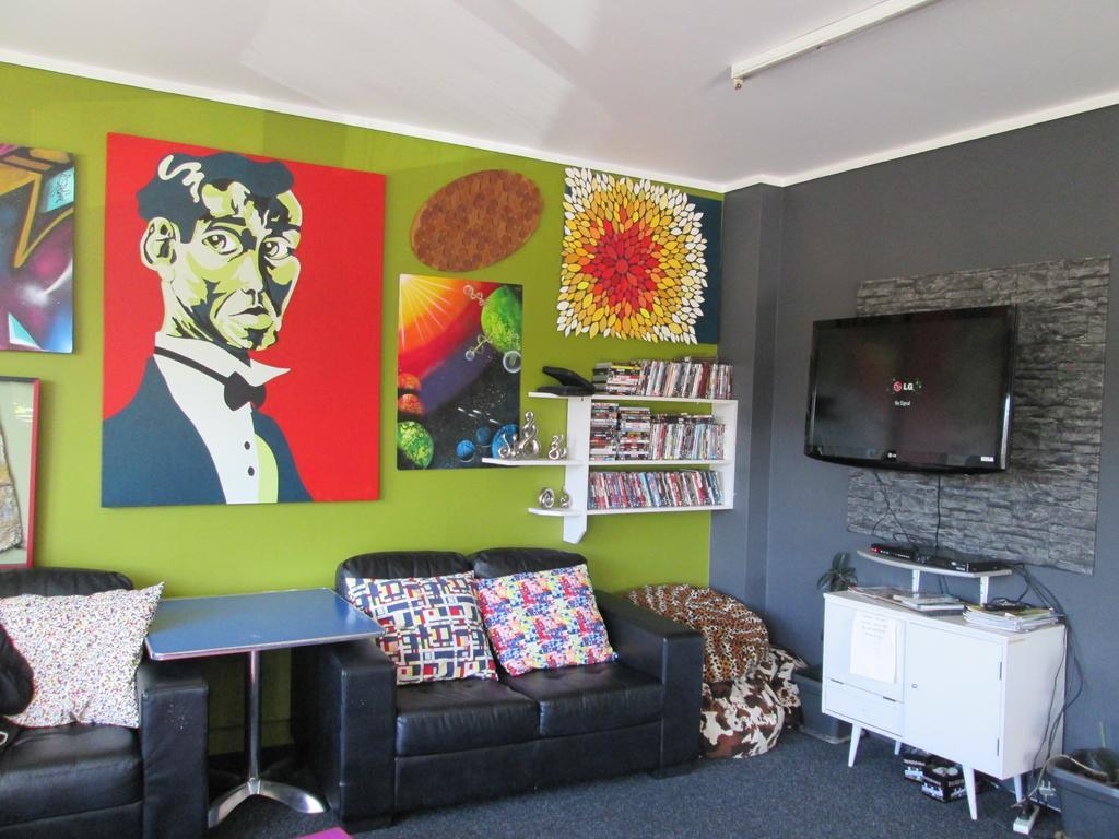 Crash Palace Backpackers Rotorua Exterior photo