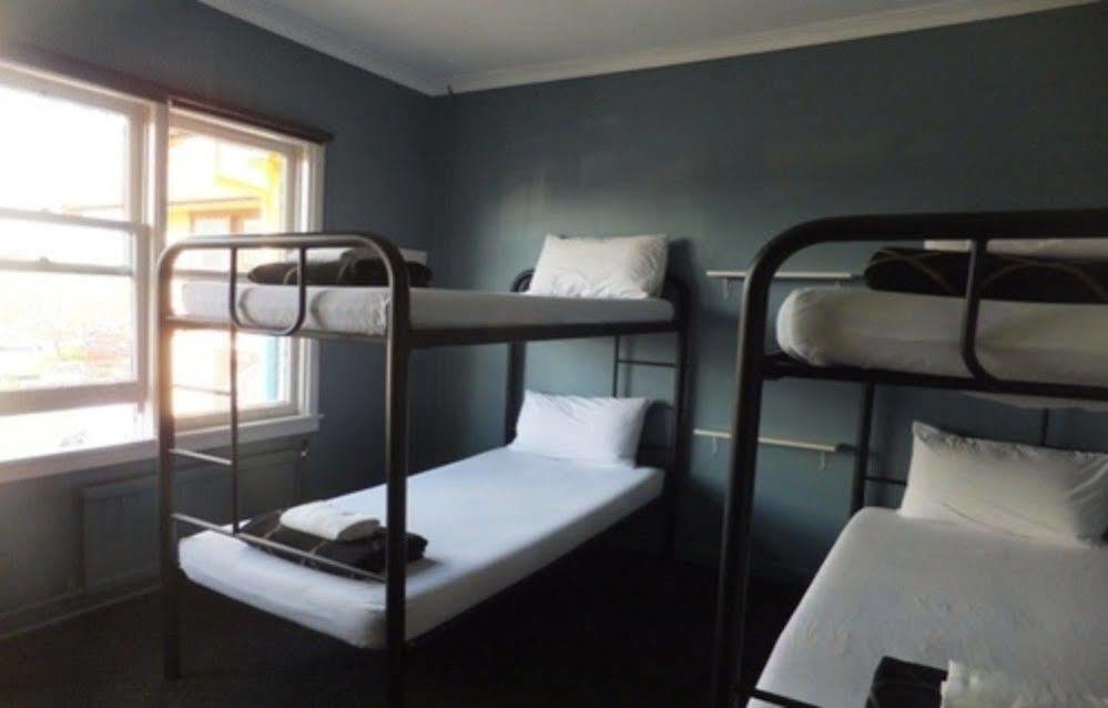 Crash Palace Backpackers Rotorua Exterior photo